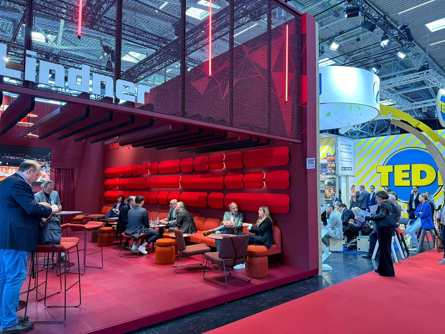Gaming-Lounge · Grossstand — Messe-, Event- und Kongressbau-Projekt von serfair