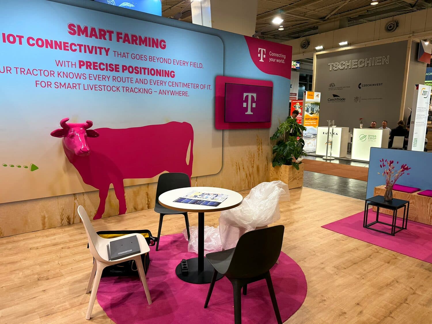 Telekom · Smart Farming — Messe-, Event- und Kongressbau-Projekt von serfair