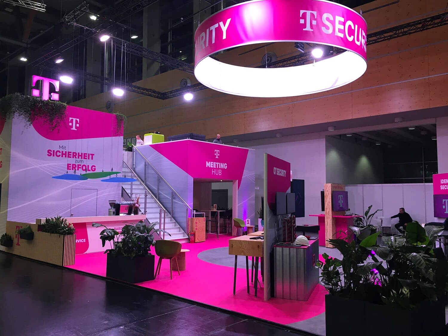 Telekom · Ring-Lounge — Messe-, Event- und Kongressbau-Projekt von serfair